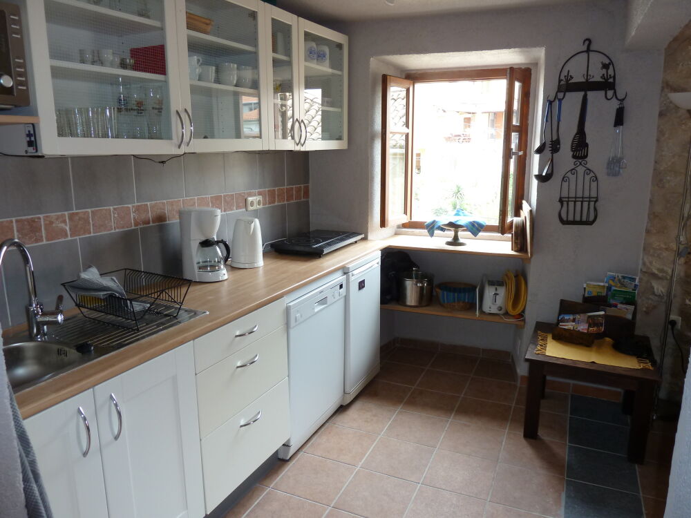 <p>voll ausgestattete Küche</p> <p>voll ausgestattete Küche</p>