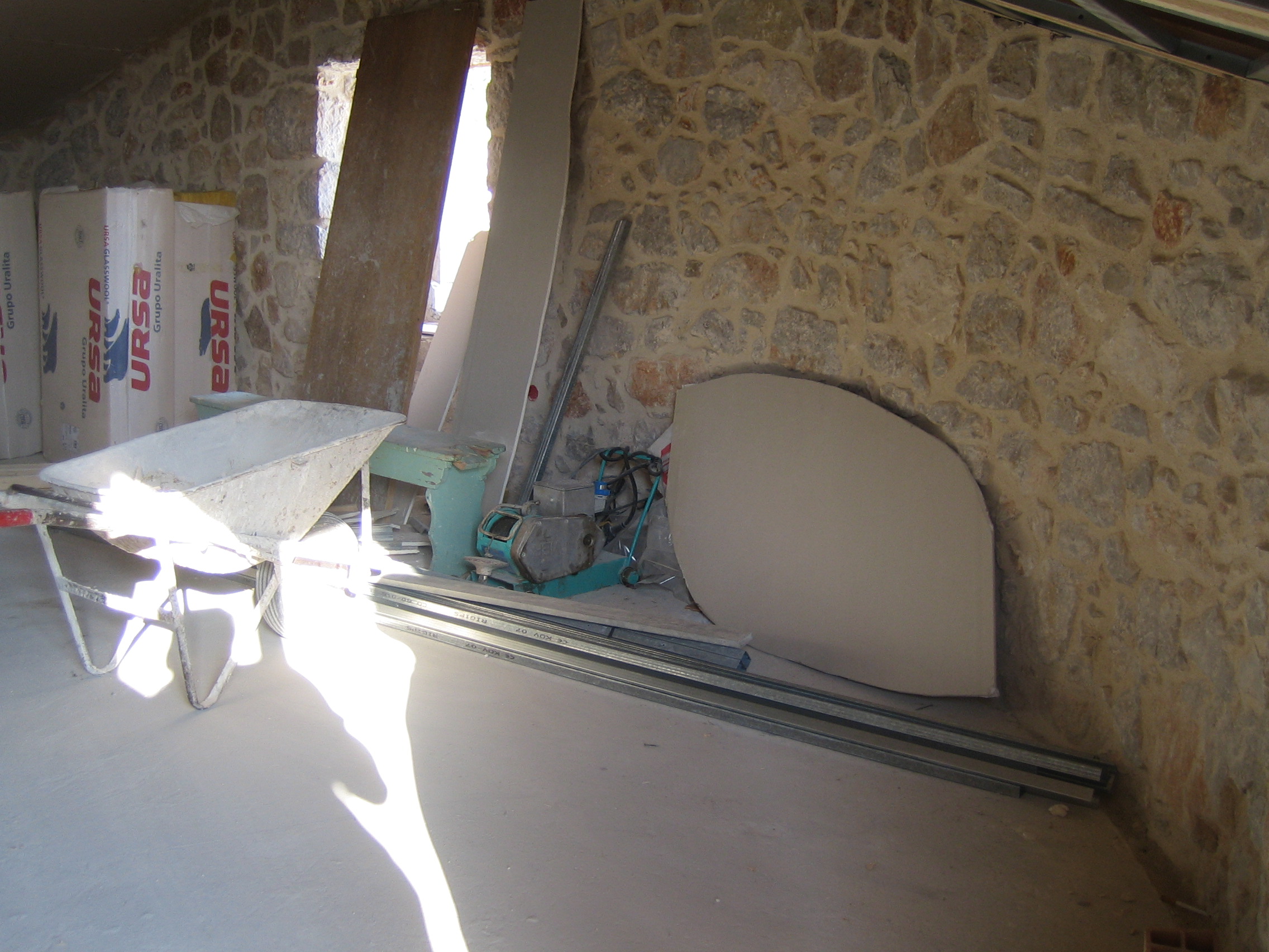 <p>Die alte Steinwand wurde freigelegt</p> <p>Die alte Steinwand wurde freigelegt</p>