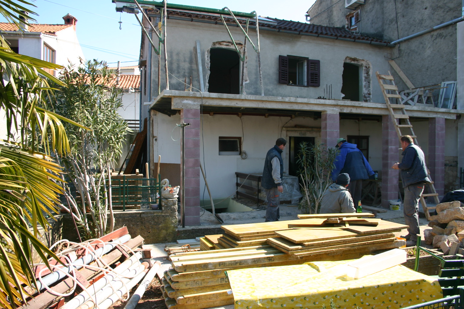 <p>Turmvilla vor der Renovierung: Gesamtansicht</p> <p>Turmvilla vor der Renovierung: Gesamtansicht</p>