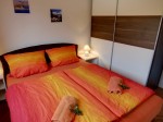 <p>Schlafzimmer mit Schiebet&uuml;renschrank</p>