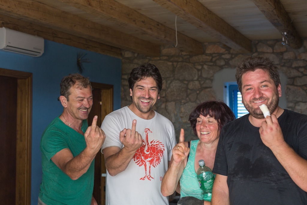 <p>Harte Arbeit beim Bezug und 4 Fingerverletzungen</p> <p>Harte Arbeit beim Bezug und 4 Fingerverletzungen</p>