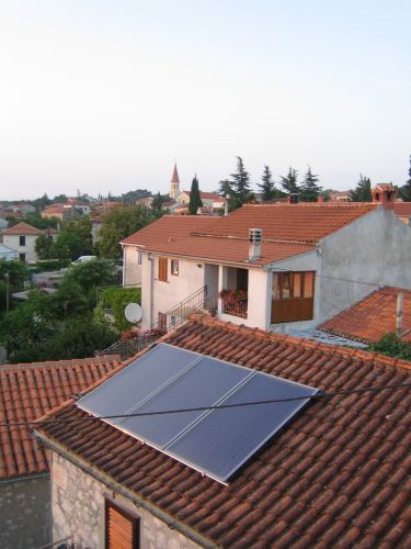 Solarthermie mit 3 Solarthermieplatten versorgt 5 Appartements mit Warmwasser
